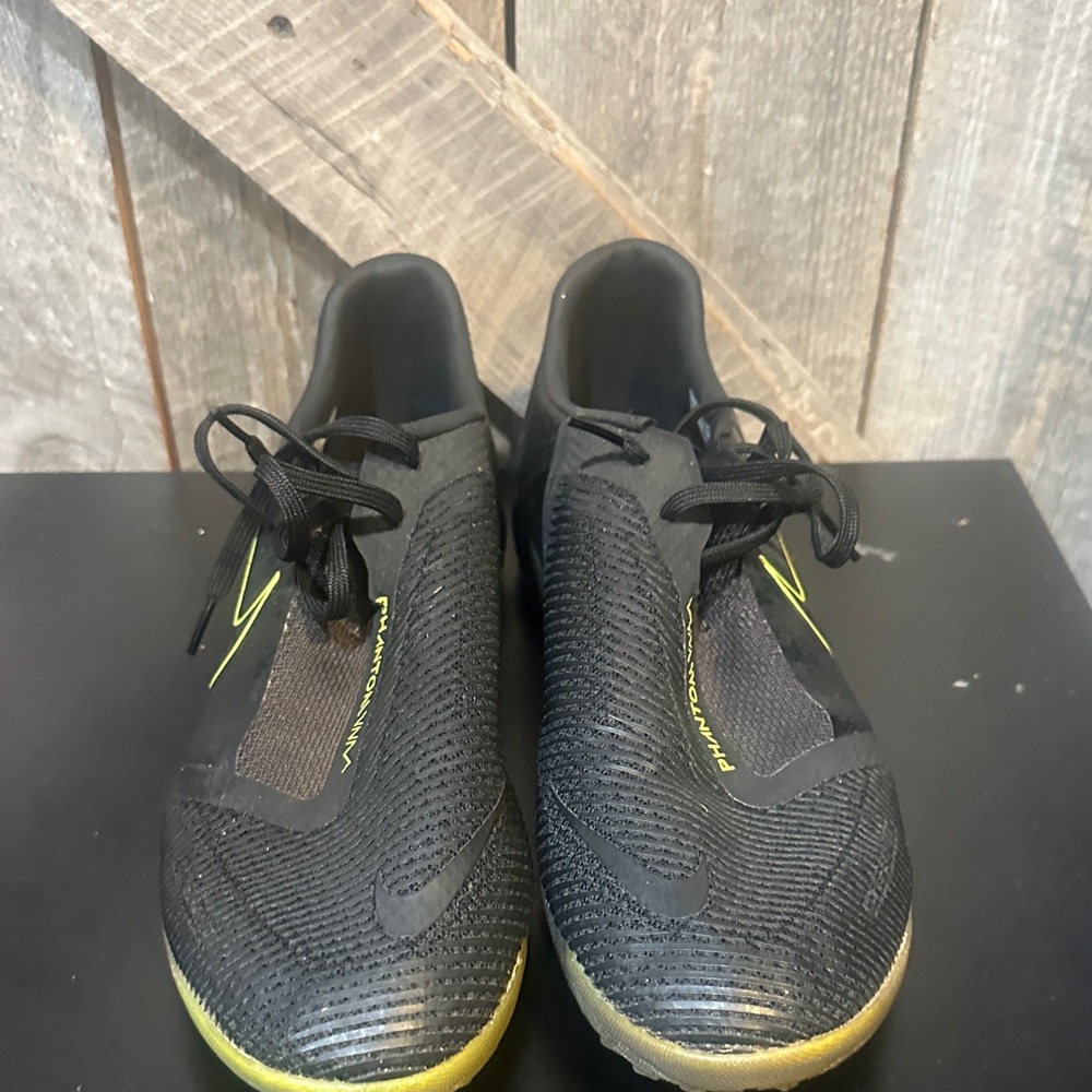 Black & Yellow Turf/Indoor Athletic Cleats - Phantom Vision Style